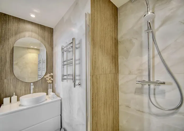 Ref 1916 - Beautiful For Rent In *